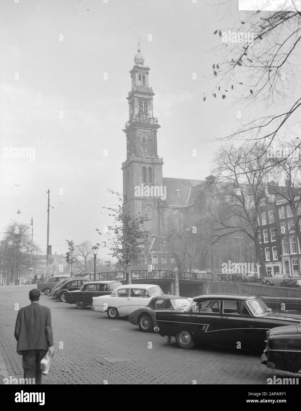 Palace on the Dam and the Westerkerk in Amsterdam Descrizione: De Westerkerk Data: 9 Novembre 1965 luogo: Amsterdam, Noord-Holland Parole Chiave: Architettura, edifici religiosi, sculture di città, torri Nome dell'istituzione: Westerkerk Foto Stock