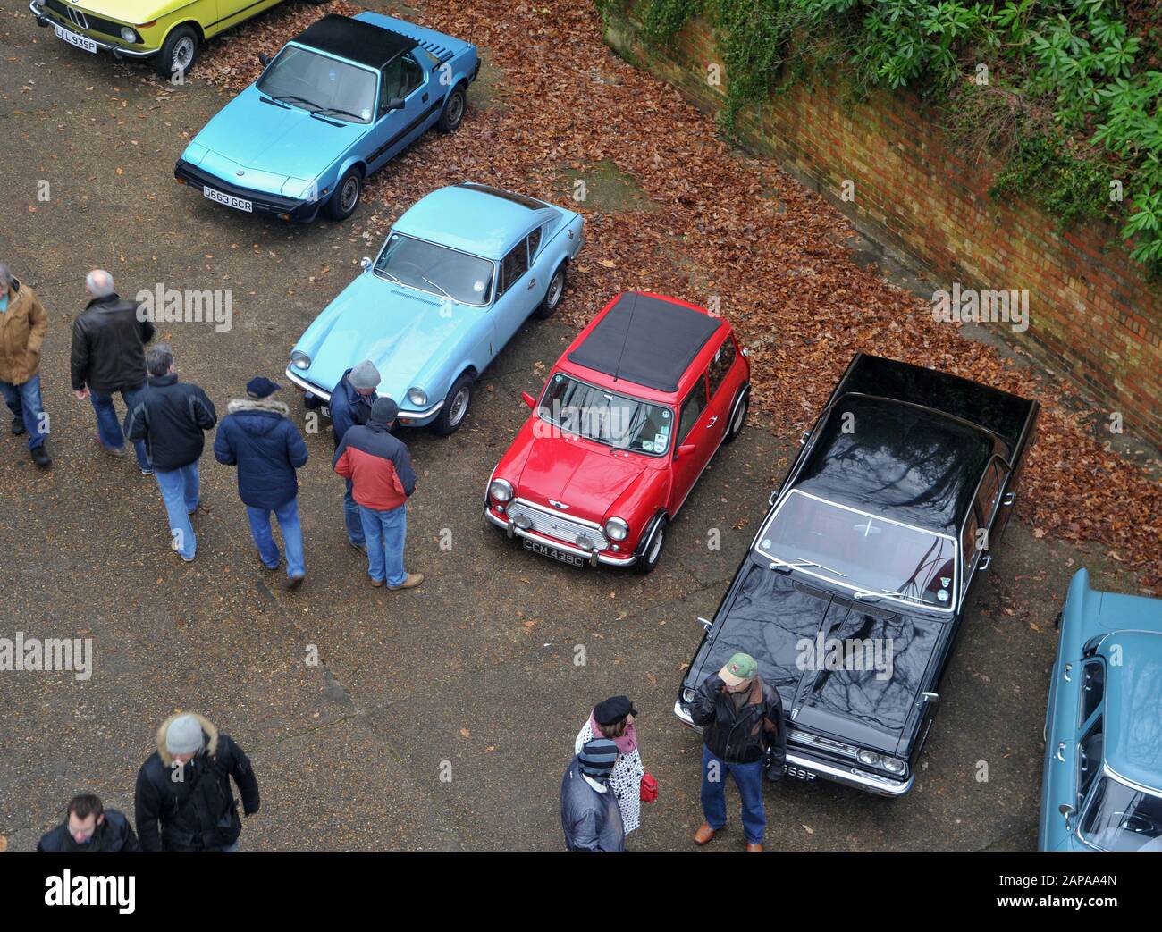 Incontro di New Years Day in auto classica Brooklands, 2015. Mini, Triumph GT6. Fiat X1/9 Foto Stock
