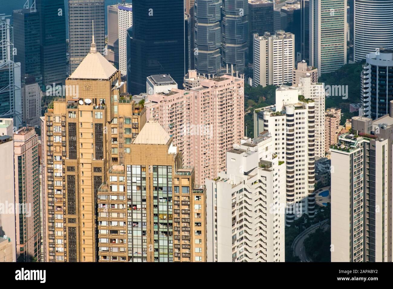 Città aerea, skyline con grattacieli edifici, Hong Kong - Foto Stock