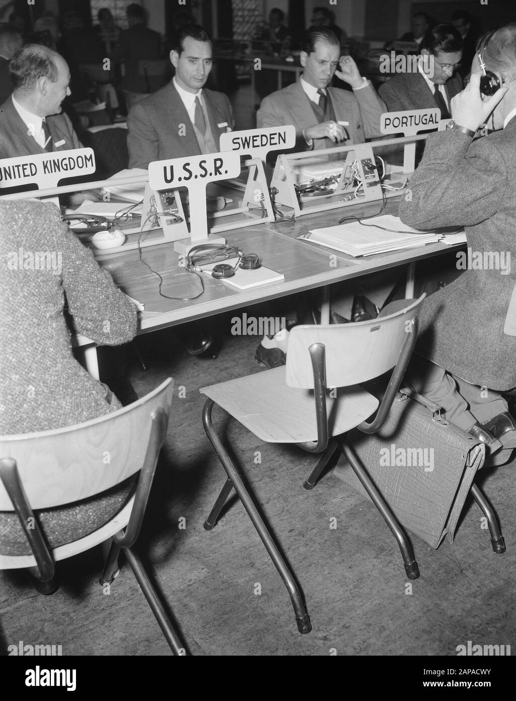 Energia Atomica Per L'Agricoltura. Mansholt apre la conferenza internazionale Wageningen Data: 10 dicembre 1956 Località: Gelderland, Wageningen Parole Chiave: Conferenze, aperture Nome personale: Mansholt, Sicco Foto Stock