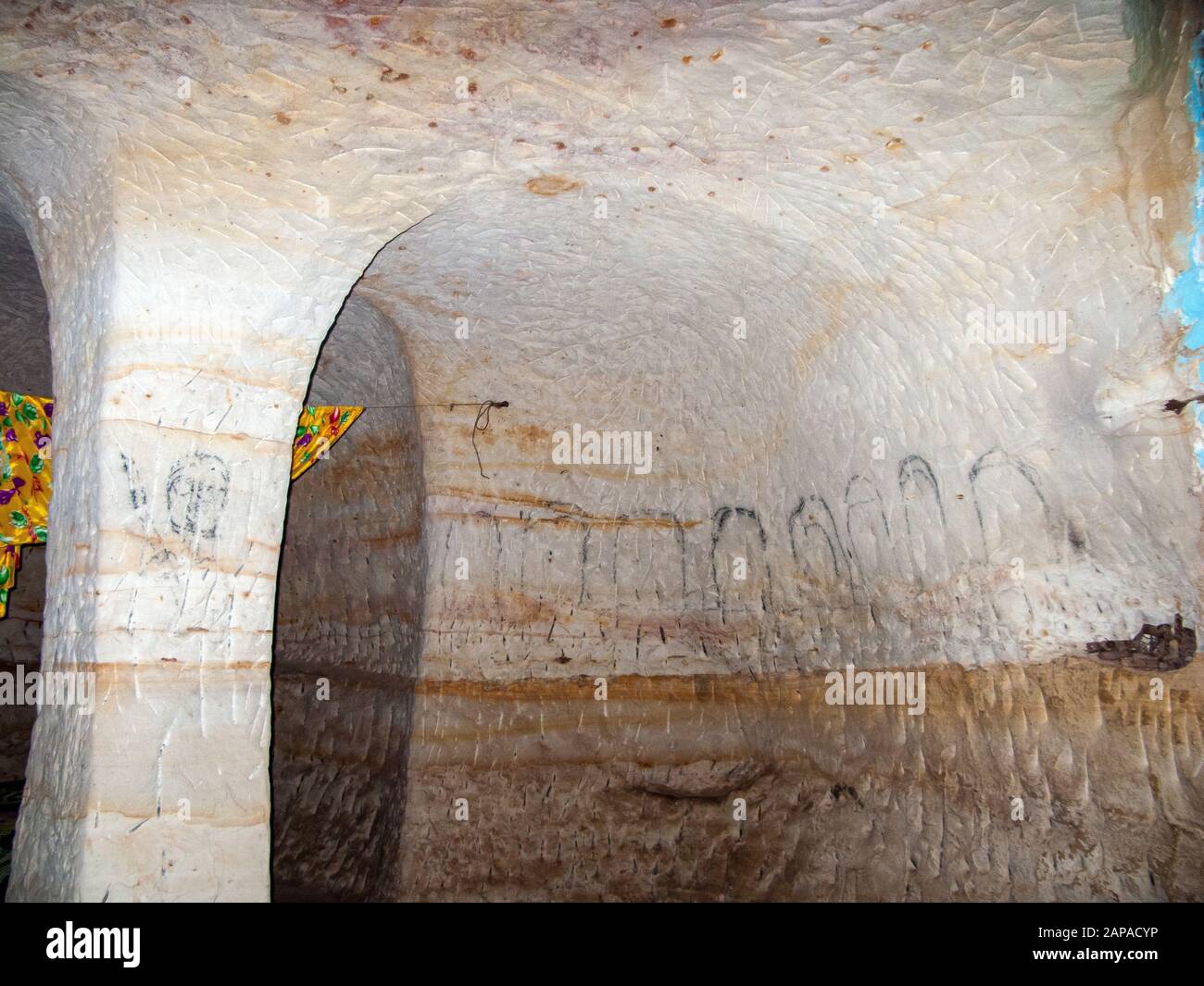 All'interno della chiesa scavata nella roccia di Paulos Petros (chiesa inferiore), regione Tigray, Etiopia. Foto Stock