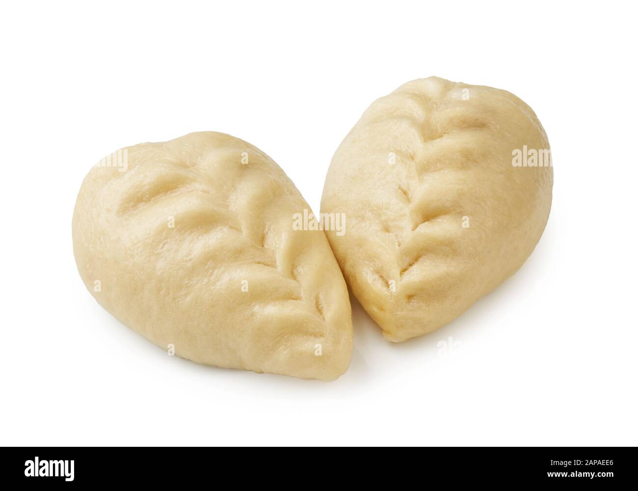 Gnocche di Pyance isolato su sfondo bianco. Cibo di strada asiatico. Deliziosi gnocchi al vapore coreani Foto Stock