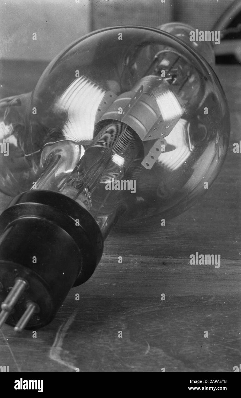 [Il ricevitore radio SQUIBB, realizzato a Camp Tjimahi nel 1942 dai prigionieri olandesi di guerra H. Th. Paulus, D.C. van der Geugten e il cittadino CH. J. Nahuysen] Data: 1947/01/01 luogo: Indonesia, Indie Orientali Olandesi Foto Stock