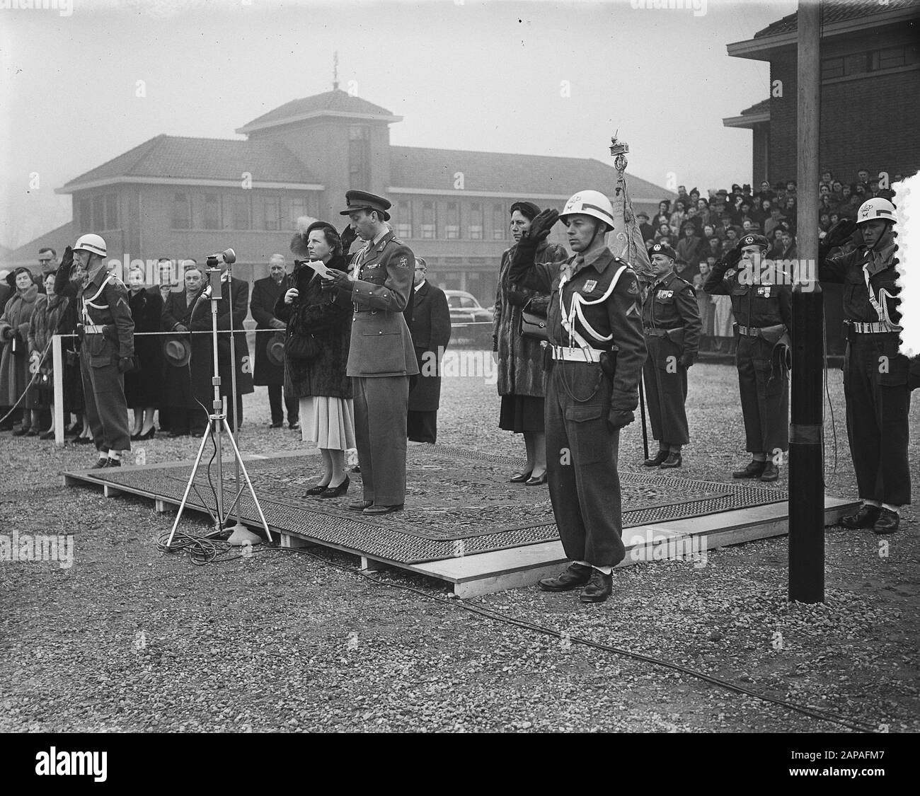 Banner offerta di H. M. e Prins Reg. Int. Inf. Chasse grave Data: 13 marzo 1953 Parole Chiave: Prins, offerte, banner Nome personale: Chasse grave Foto Stock