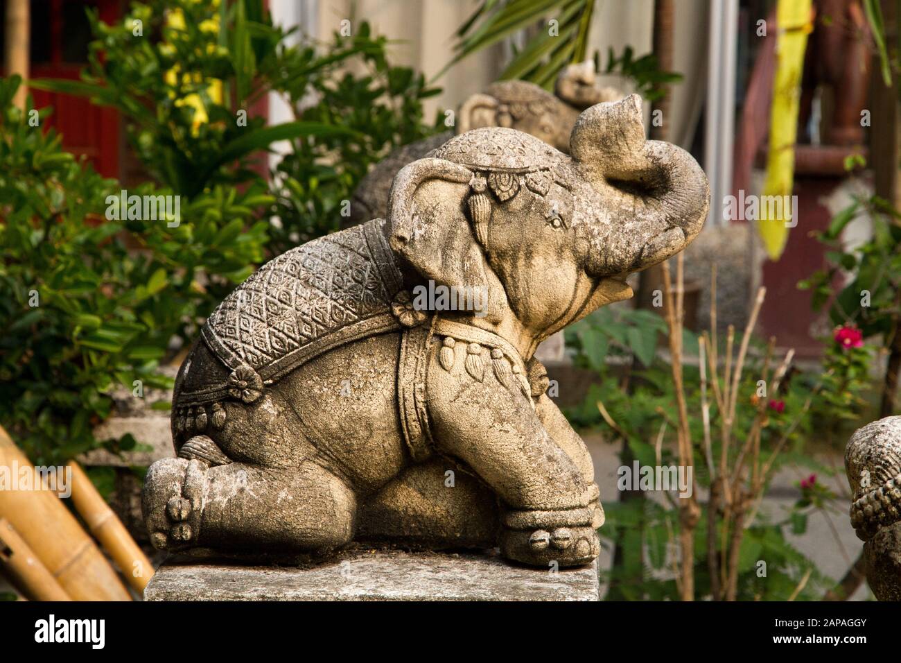 la statua dell'elefante decora il buddhismo buddista Foto Stock
