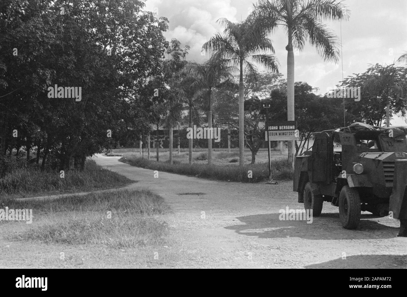Azienda Wingfoot, Rantau Prapat Descrizione: C15TA camion blindato per la gomma che insegue Wingfoot Data: 24 Dicembre 1948 Località: Indonesia, Indie Orientali Olandesi, Sumatra Foto Stock