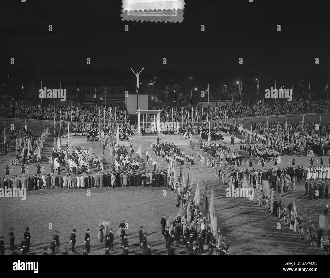 100 anni Kromstaf. Stadio De Galgewaard. Panoramica Annotazione: Cattolica festa t.g.v. restaurazione gerarchia vescovile nel 1853 Data: 15 maggio 1953 Località: Utrecht (città) Parole Chiave: Cattolicesimo Foto Stock