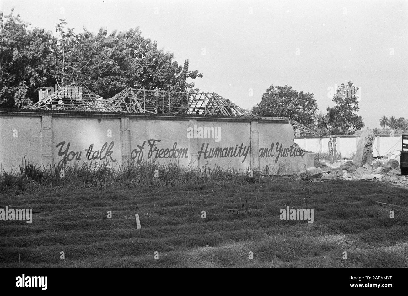 Azione Medan (III) Descrizione: Azioni per Bindjei. Un residuo della propaganda repubblicana a Bindjei Data: Luglio 1947 Località: Bindjei, Indonesia, Indie Orientali Olandesi, Sumatra Foto Stock