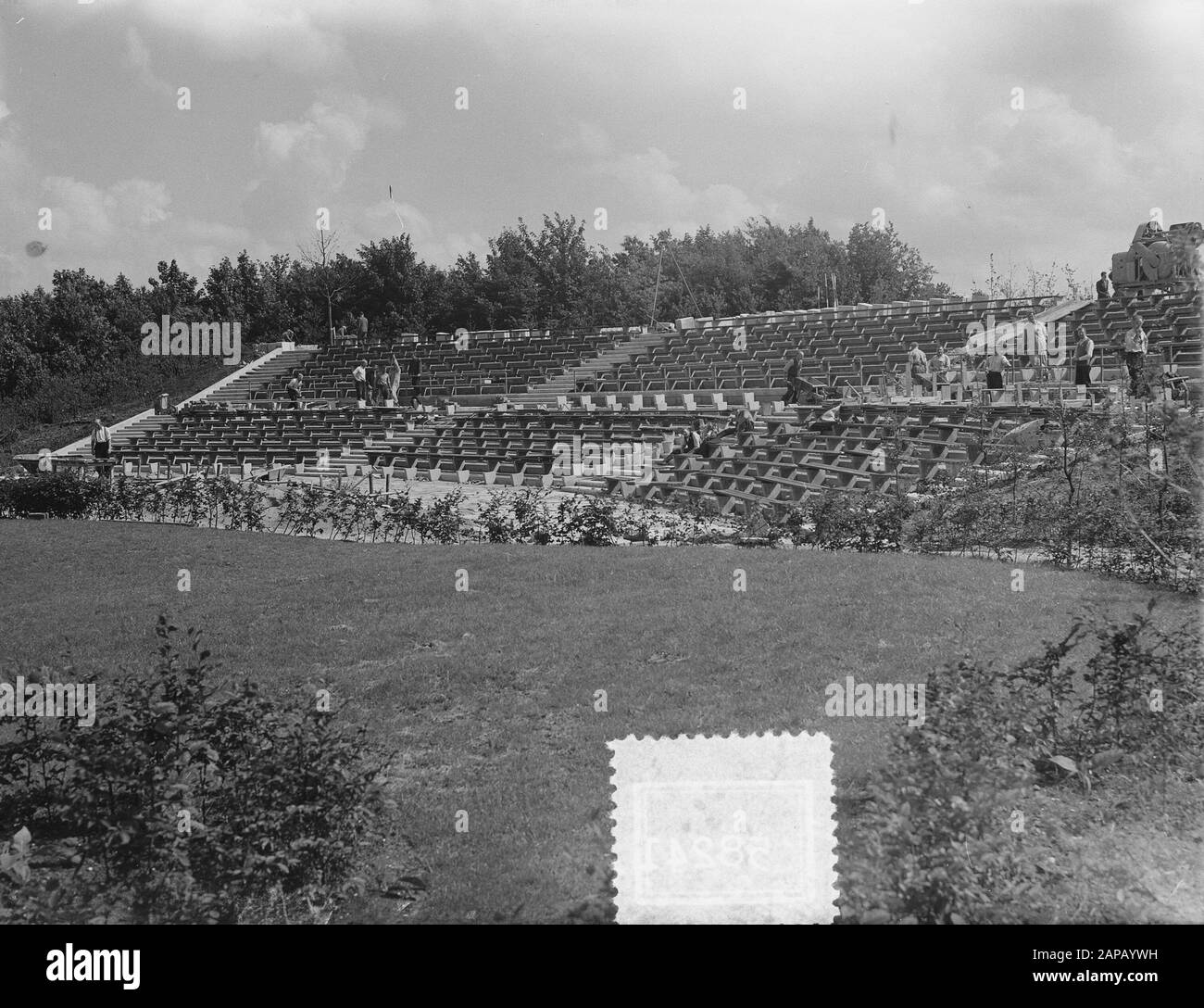 Costruzione teatro all'aperto a Bosplan Amsterdam Data: 9 luglio 1953 luogo: Amsterdam, Noord-Holland Parole Chiave: Estensione, teatri all'aperto Foto Stock
