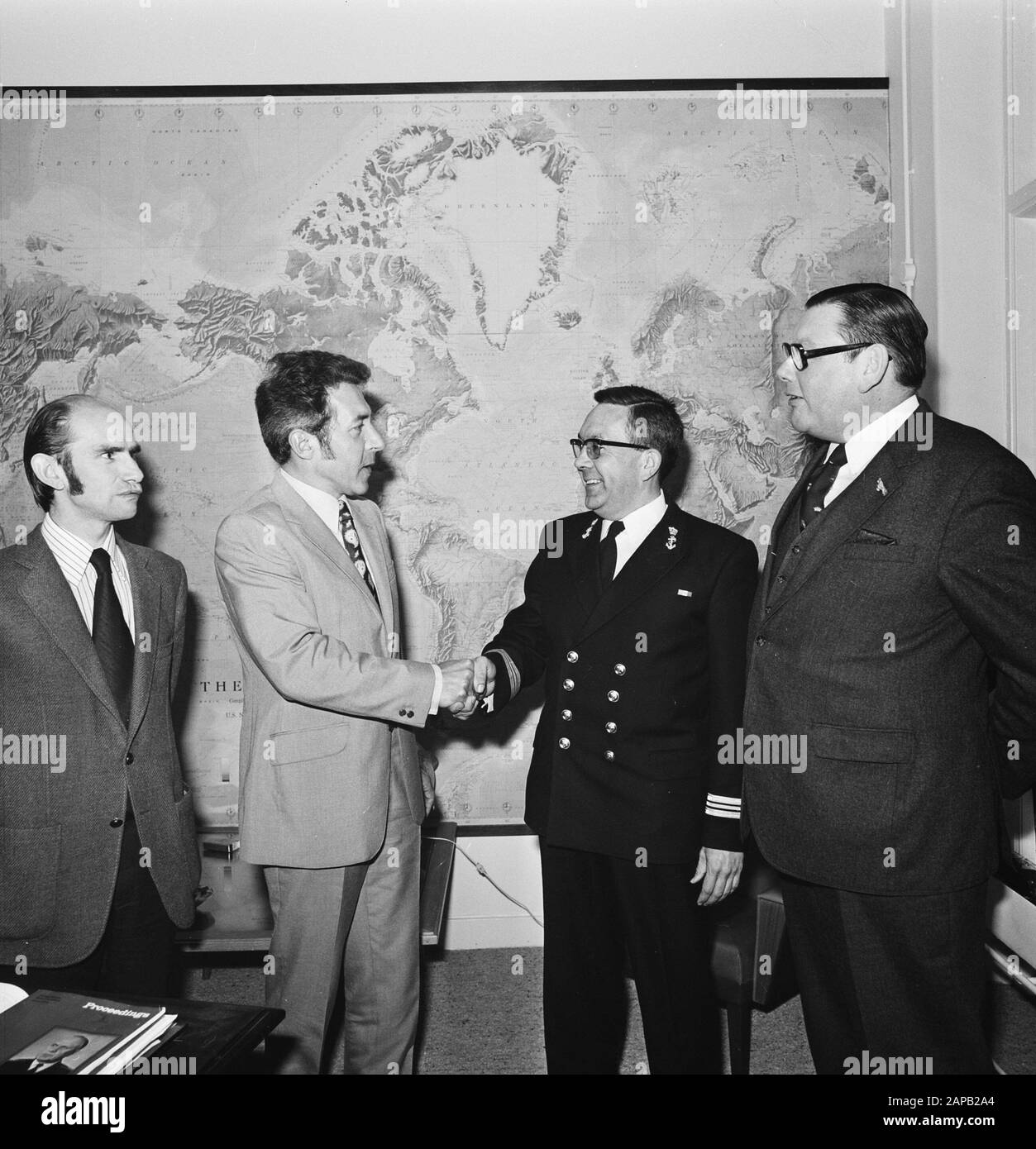 Partecipazione Garp Atlantic Tropical Experiment, collaboration KNMI and Marine Schuurmans, Van Berg (team leader KNMI), Cornelisse Data: 8 maggio 1974 Parole Chiave: Workgroups, Meetings Nome personale : Knmi Nome istituzione: Marine Foto Stock