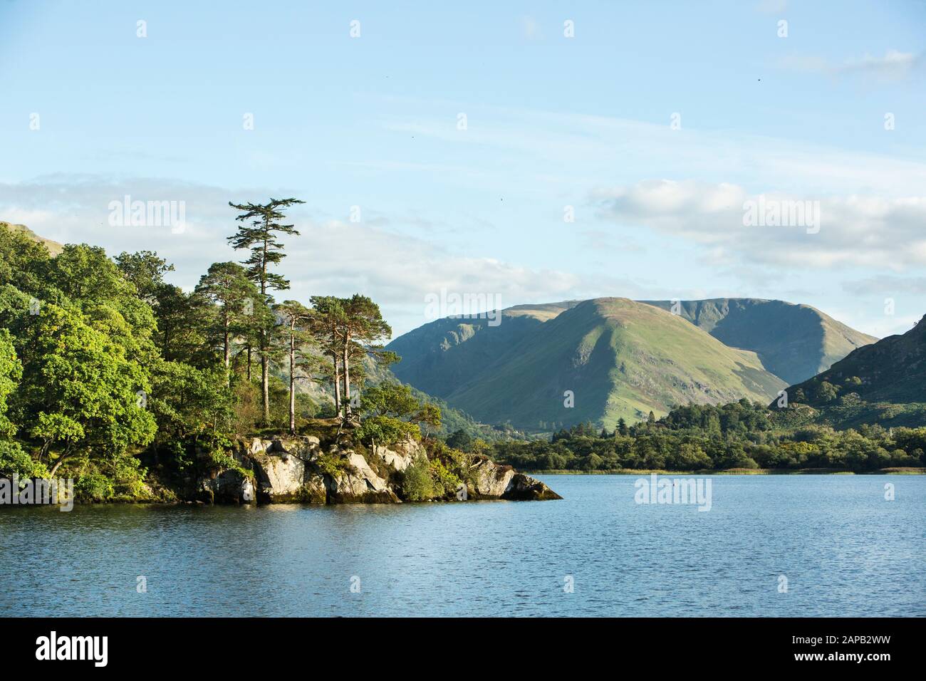 Guardando Hartsop Dodd da Ullswater, il Lake District Foto Stock
