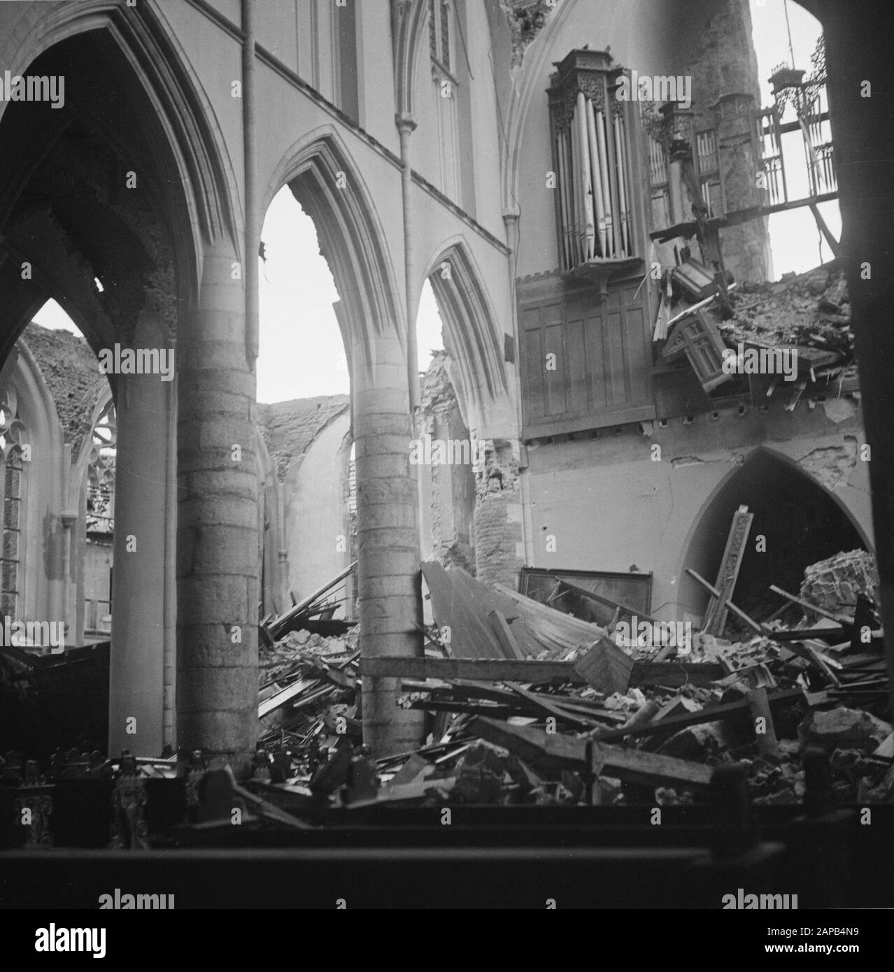 Vernielingen: Roermond Descrizione: The Destruced Gothic St. Christopher Cathedral of Roermond Data: Marzo 1945 luogo: Limburg, Roermond Parole Chiave: Chiese, seconda guerra mondiale, distruzione Foto Stock