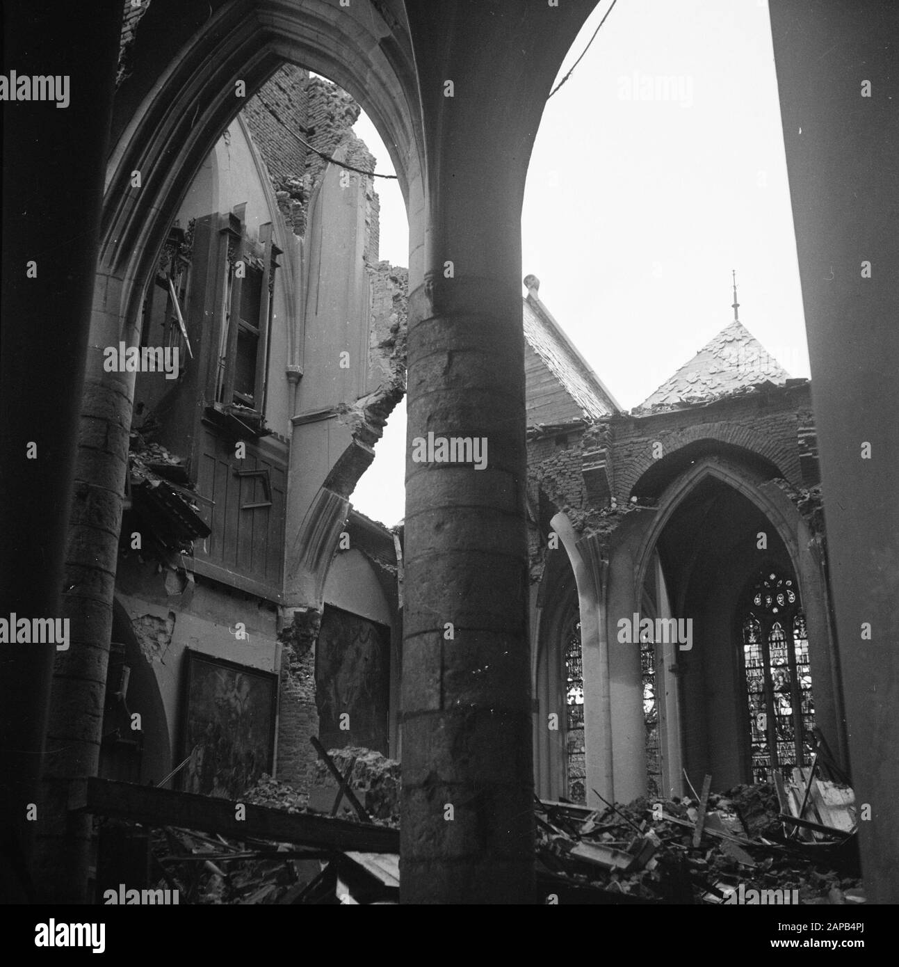 Vernielingen: Roermond Descrizione: La cattedrale di San Cristoforo gravemente danneggiata a Roermond. Data: Marzo 1945 luogo: Limburg, Roermond Parole Chiave: Chiese, seconda guerra mondiale, distruzione Foto Stock