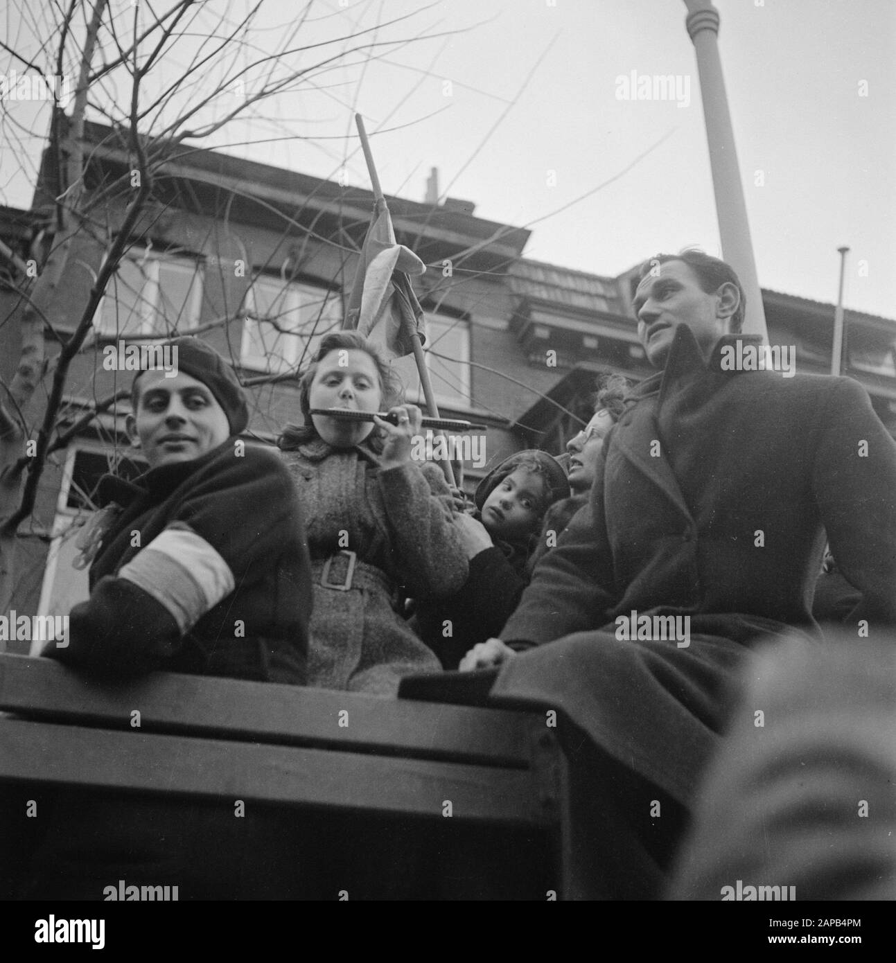 Vernielingen: Roermond Descrizione: La popolazione di Roermond torna a casa. Data: Marzo 1945 Luogo: Rroermond Parole Chiave: Evacuazioni, Seconda Guerra Mondiale Foto Stock