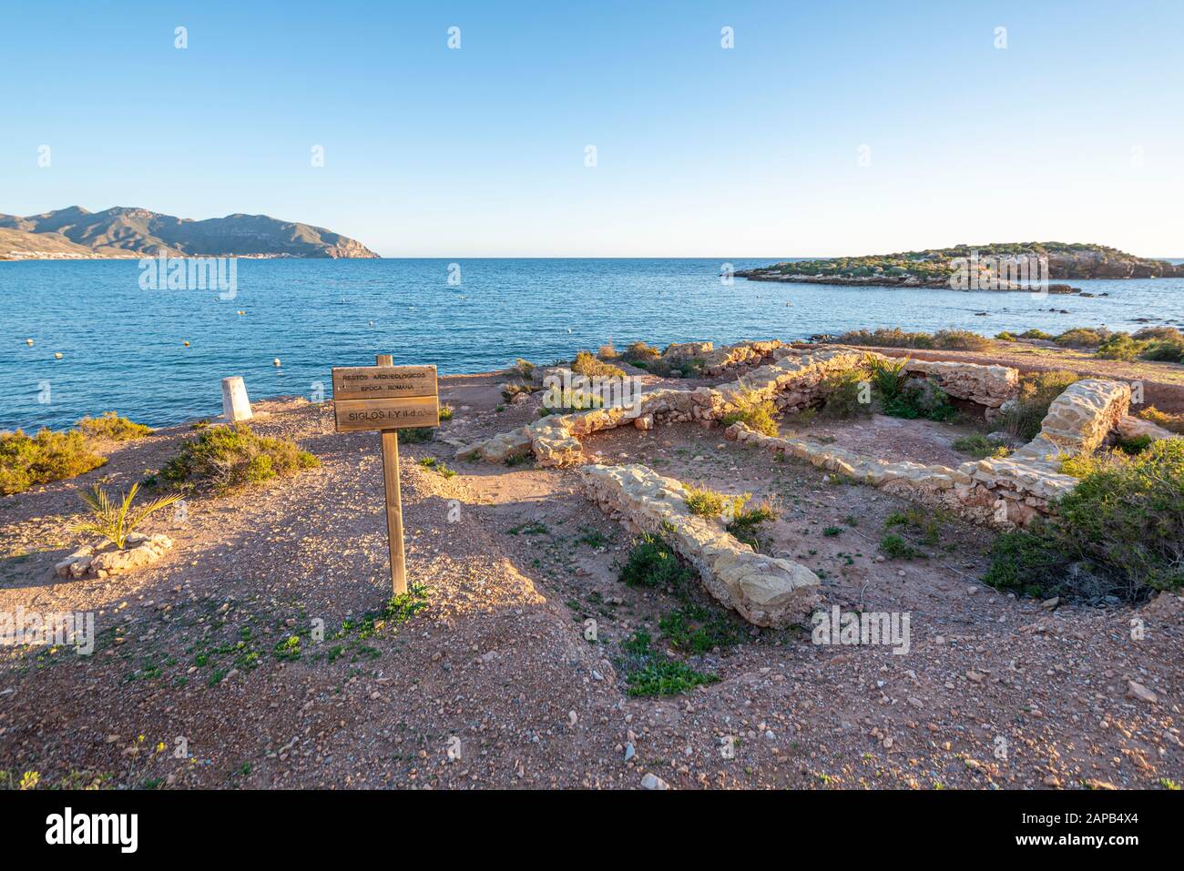 Rovine romane a Isla Plana vicino Cartagena, nella regione di Murcia, Costa Calida, Spagna. Resti di forni romani. Costruire fondazioni Foto Stock