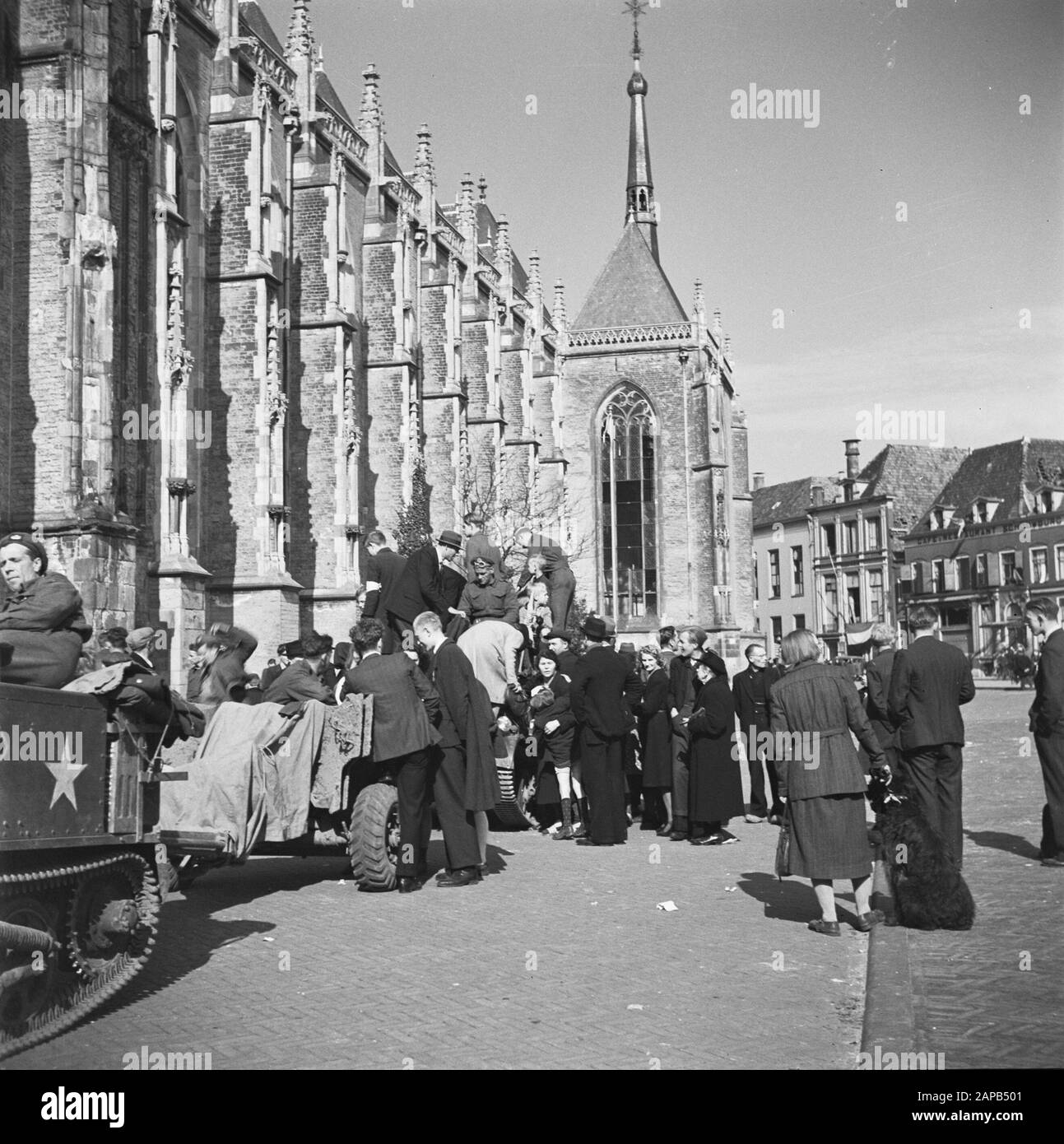 Front North-East Netherlands: Deventer Descrizione: Liberation of Deventer by the 3rd Canadian Fanteria Division Data: 11 april 1945 luogo: Deventer, Overijssel Parole Chiave: Liberation, chiese, militari Foto Stock