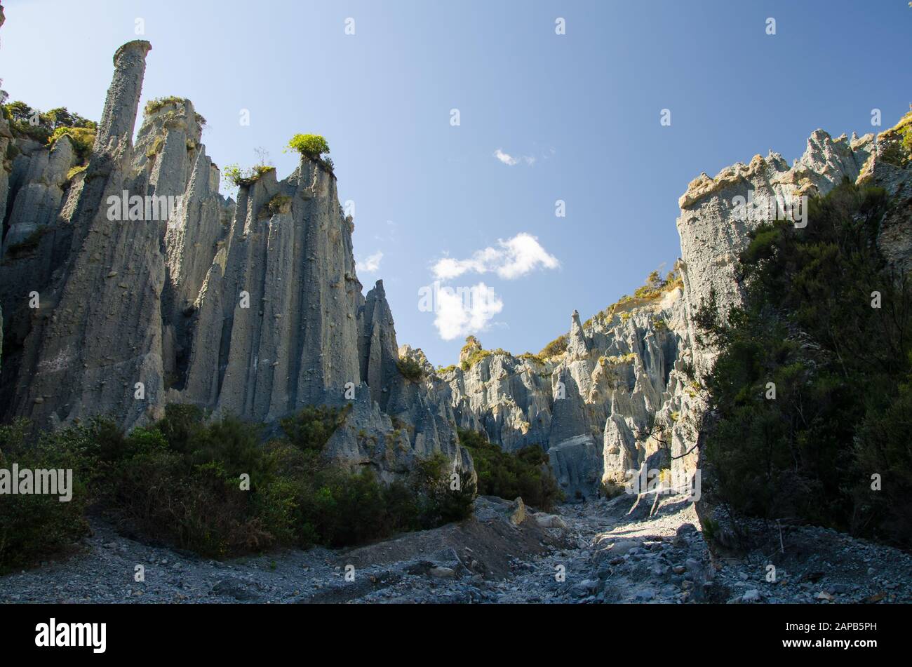 riserva-di-pinnacoli-putangirua-immagini-e-fotografie-stock-ad-alta