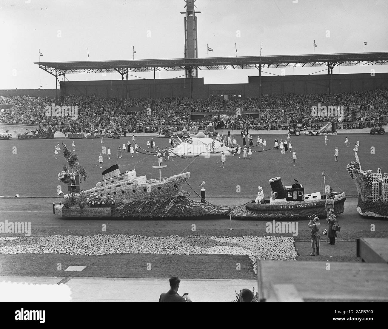 Flower Party in Stadium, nave dei fiori Data: 12 settembre 1953 Parole Chiave: Fiori, navi, stadi Nome utente: Flower Parties Foto Stock