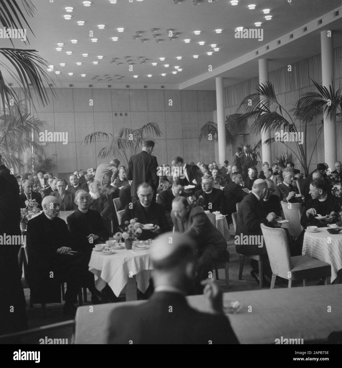 Religione: Congresso Azione Cattolica Romana Descrizione: Congresso Dell'Azione Cattolica Di Utrecht. Data: 20 settembre 1945 luogo: Utrecht (città) Parole Chiave: Congressi, religioni Foto Stock