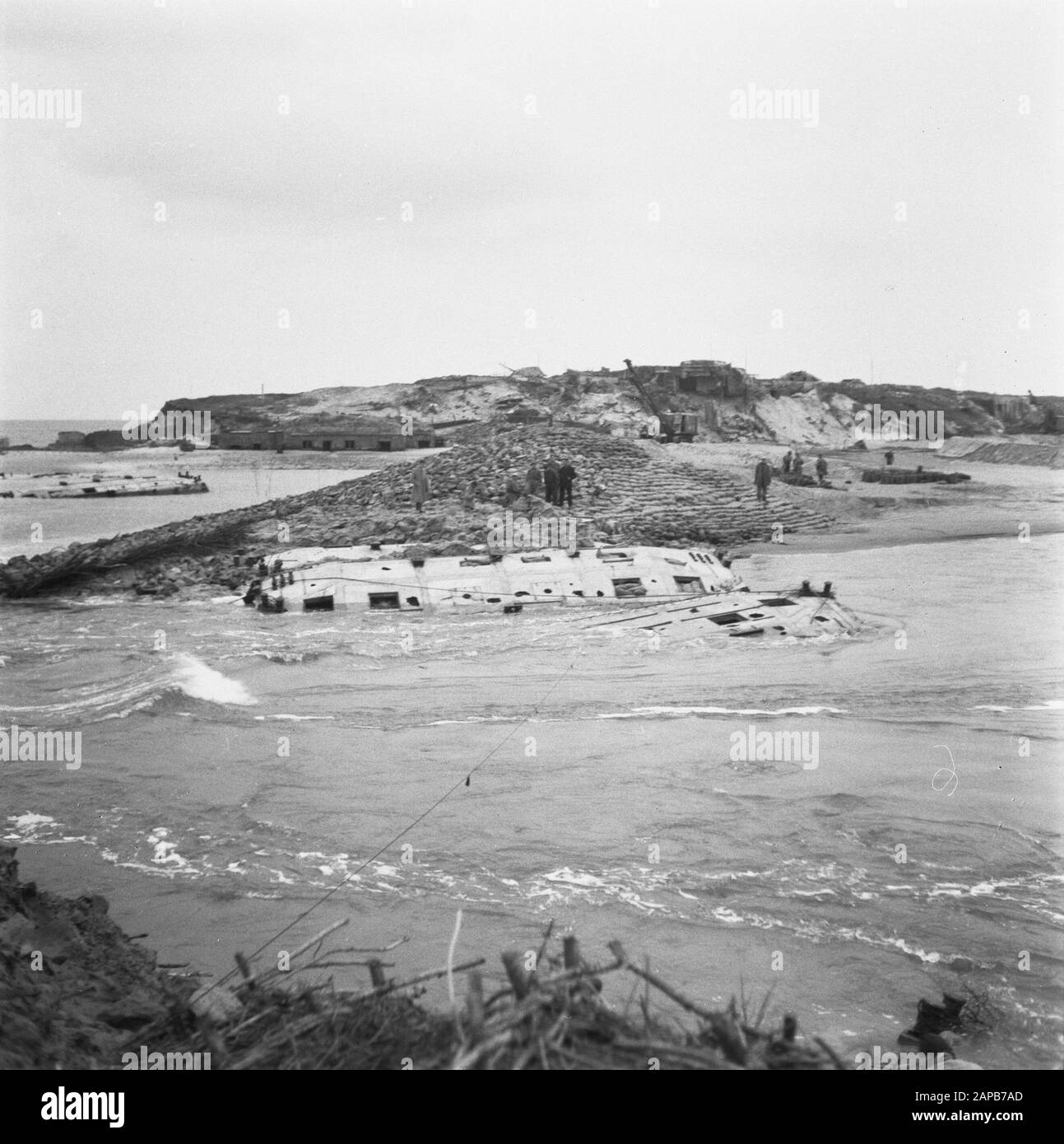 Recupero: Vampate Descrizione: Chiusura Nollegat Data: Ottobre 1945 Luogo: Vlissingen, Zeeland Parole Chiave: Recupero, Ricostruzione Foto Stock