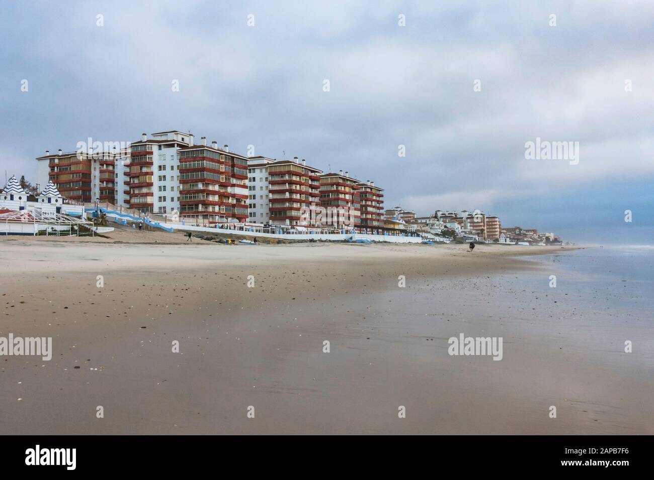 Matalascanas spiaggia resort di sviluppo turistico, in inverno, Huelva, Spagna Foto Stock