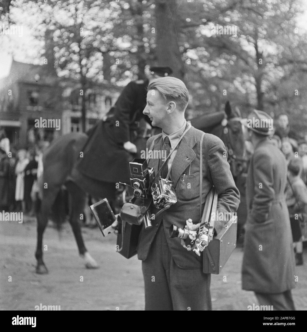 Fotografo Charles Breyer durante la visita di Eisenhower a Palace Lange Voorhout, l'Aia (Paesi Bassi), 6 ottobre 1945; Foto Stock