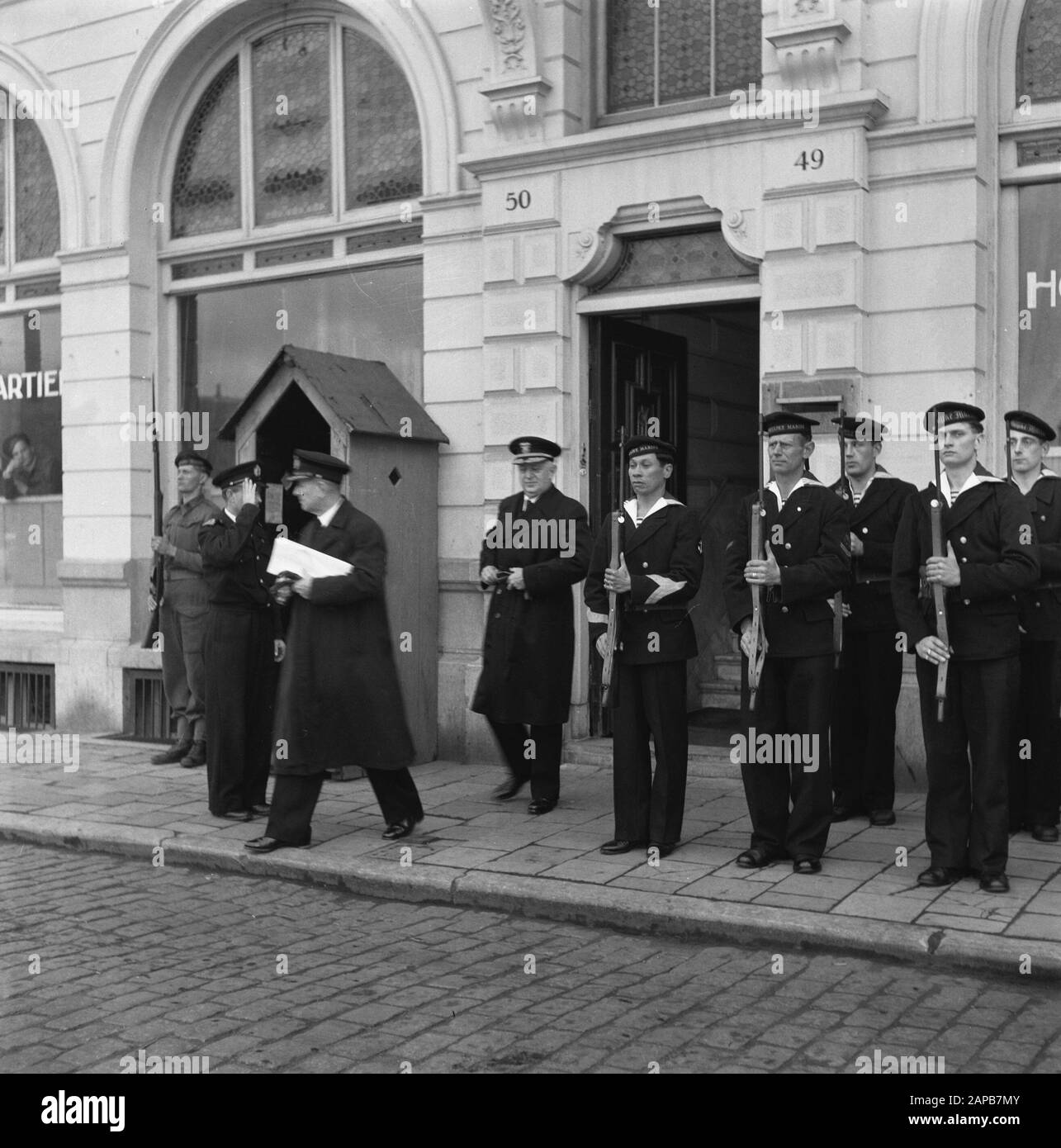 Visita di Admiral Hewitt ai Paesi Bassi Data: 1945 Parole Chiave: Visite, marina, ufficiali Nome personale: Hewitt Foto Stock