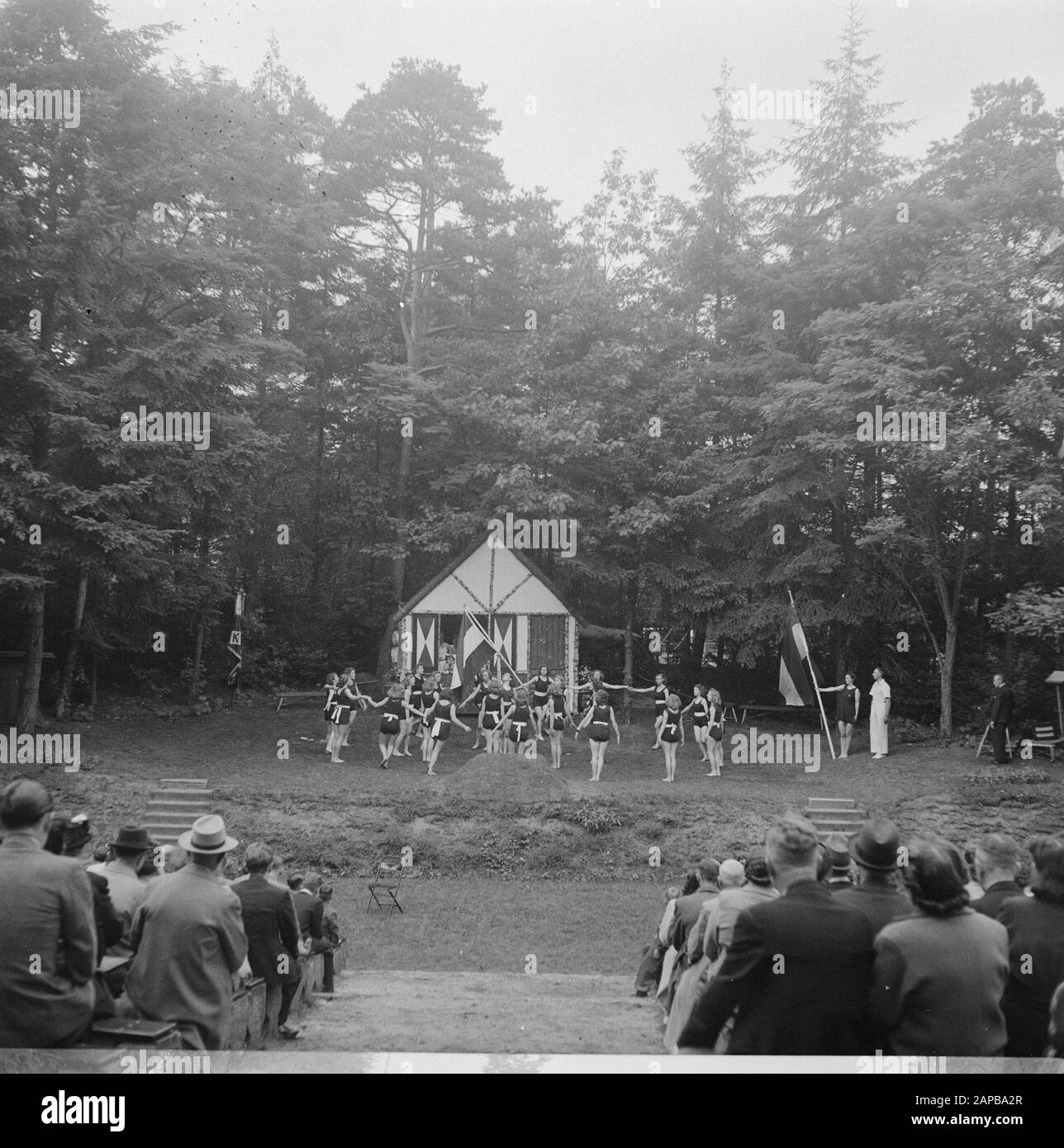 Mostra di fiori Apeldoorn. Open Theatre Date: 14 July 1948 Location: Apeldoorn, Gelderland Keywords: Flower Exhibition, THEATRE Foto Stock