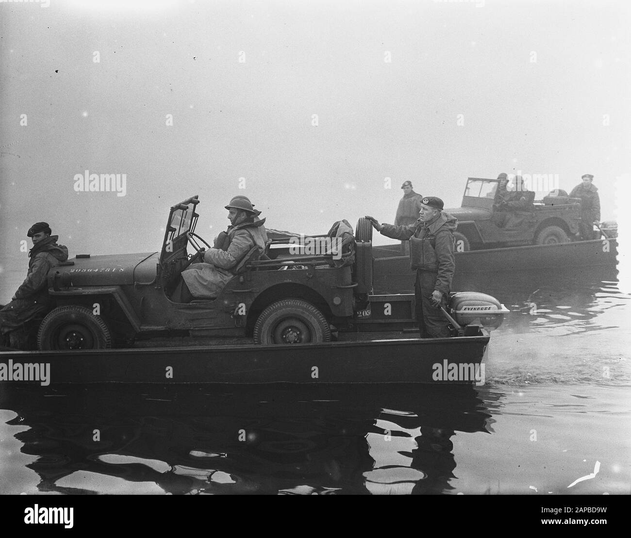 8-hour jeeprit for Soldiers Tilburg Data: 11 Dicembre 1953 luogo: Noord-Brabant, Tilburg Parole Chiave: MITIAIREN Foto Stock
