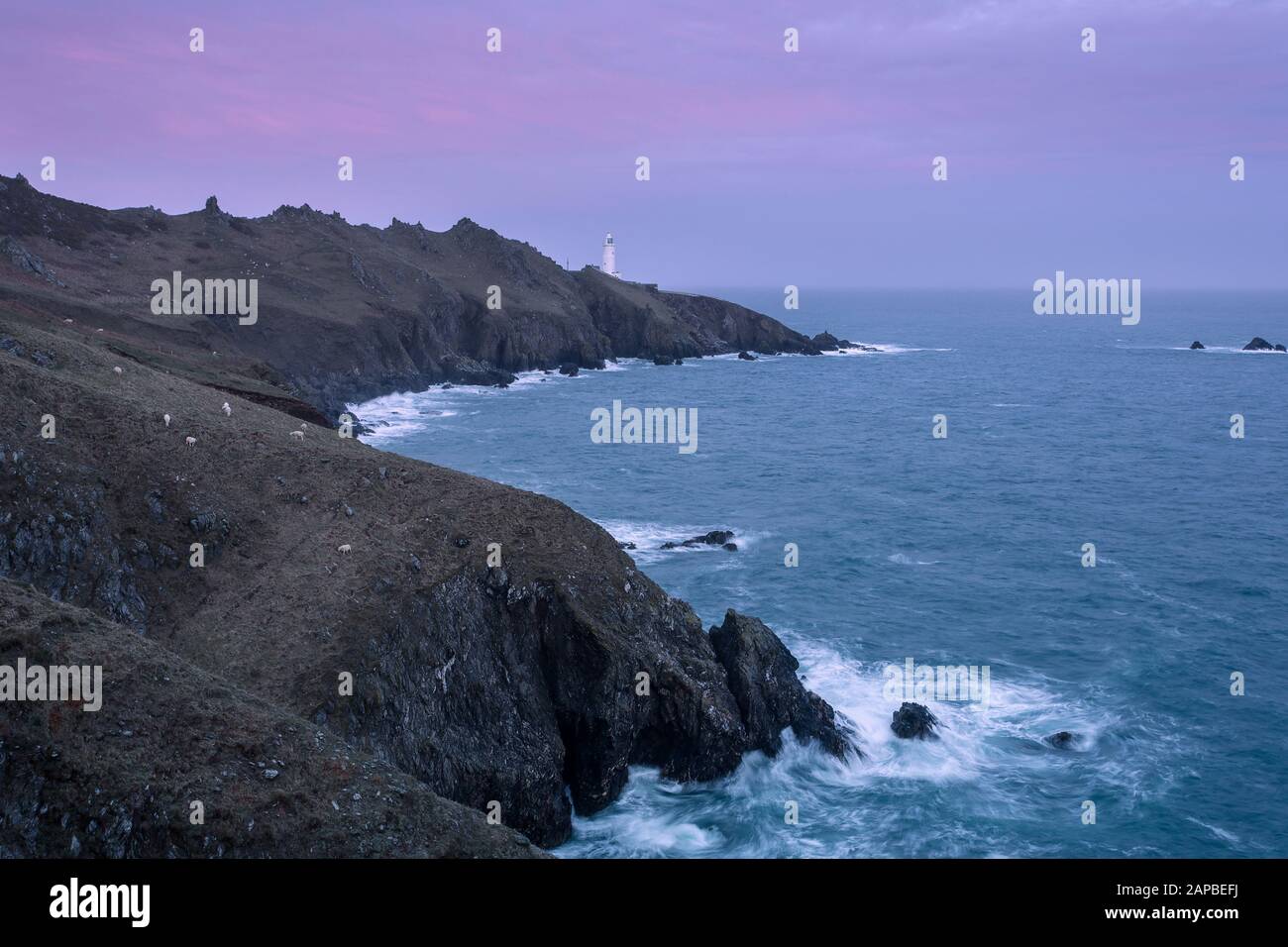 Crepuscolo al punto di partenza a fine campo Devon uk Foto Stock