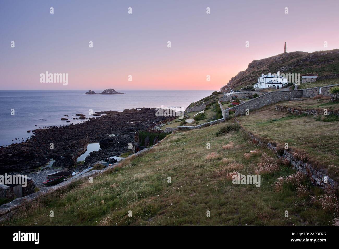 Crepuscolo A Cape Cornwall, Cornwall Regno Unito Foto Stock