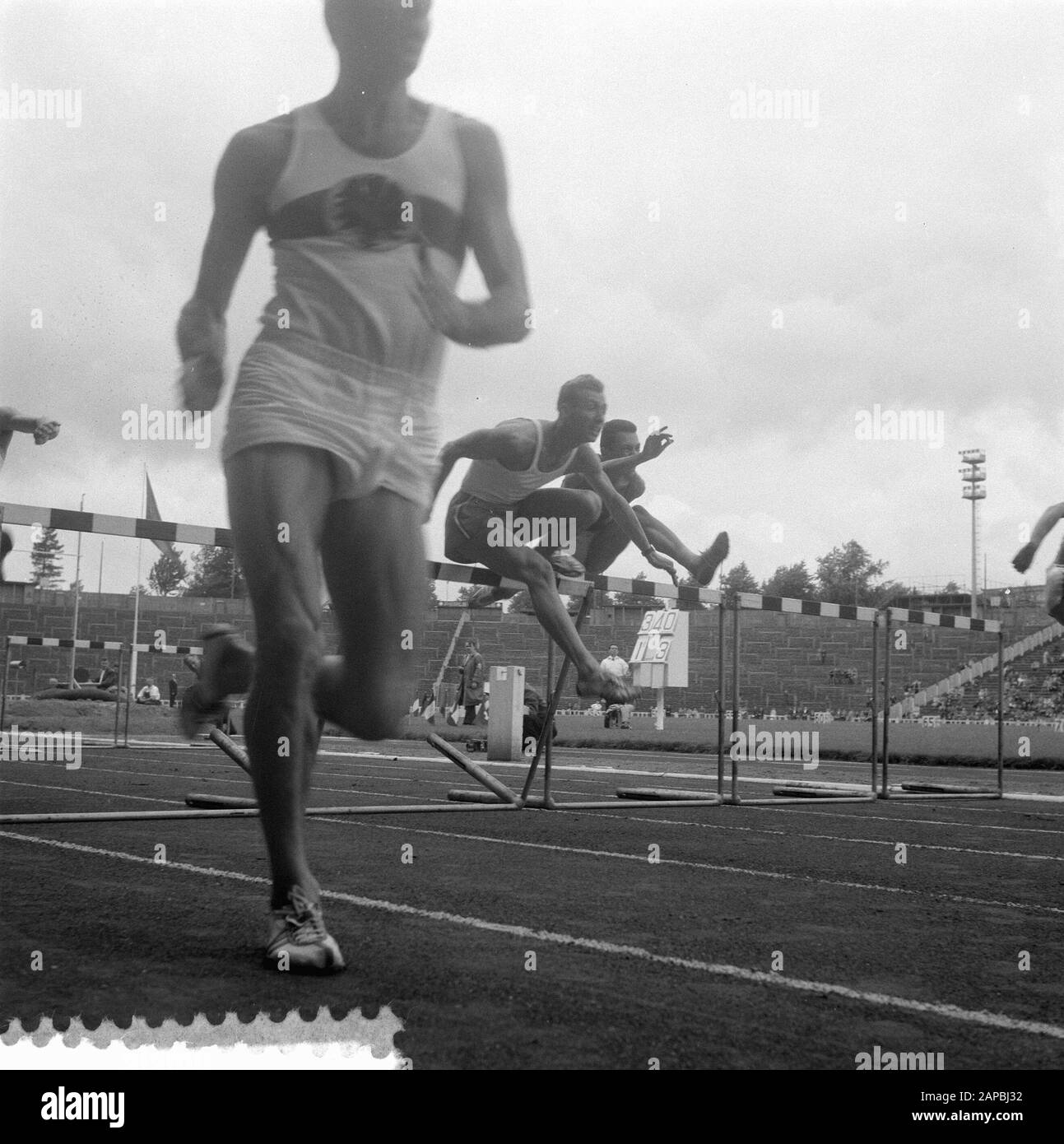 Gare di atletica a Bruxelles, 10.000 metri. 110 metri ostacoli Data: 28 luglio 1957 luogo: Bruxelles Parole Chiave: Gare di atletica, ostacoli Foto Stock