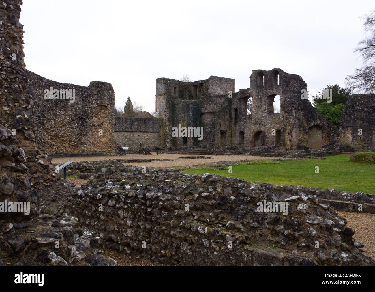 Wolvesley Castle, Winchester, Hampshire, Inghilterra. Splendide rovine del 12th Secolo dell'antico Palazzo dei Vescovi, tra cui le rovine originali di Plumbing Foto Stock