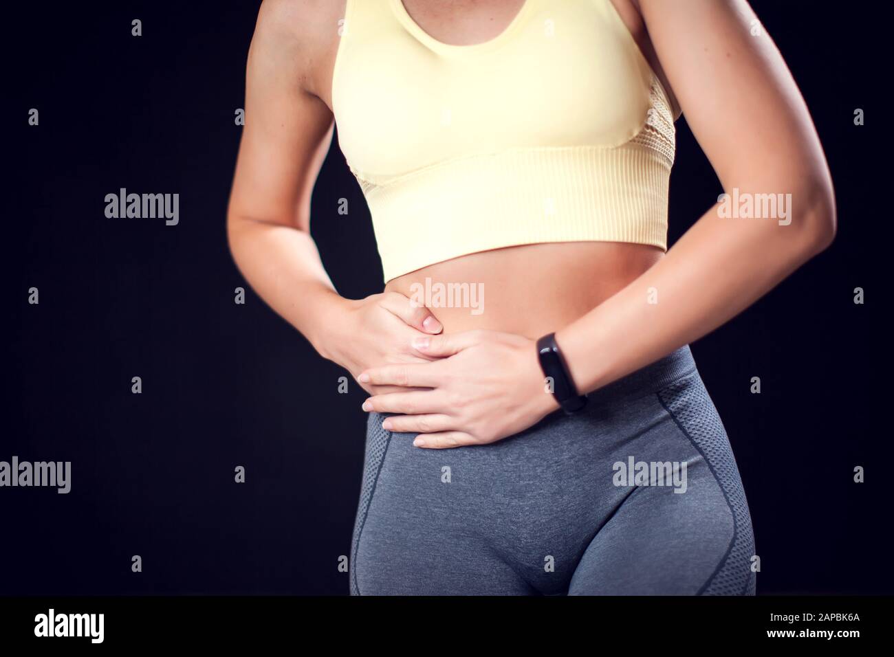 Stomach ache woman summer immagini e fotografie stock ad alta risoluzione -  Alamy