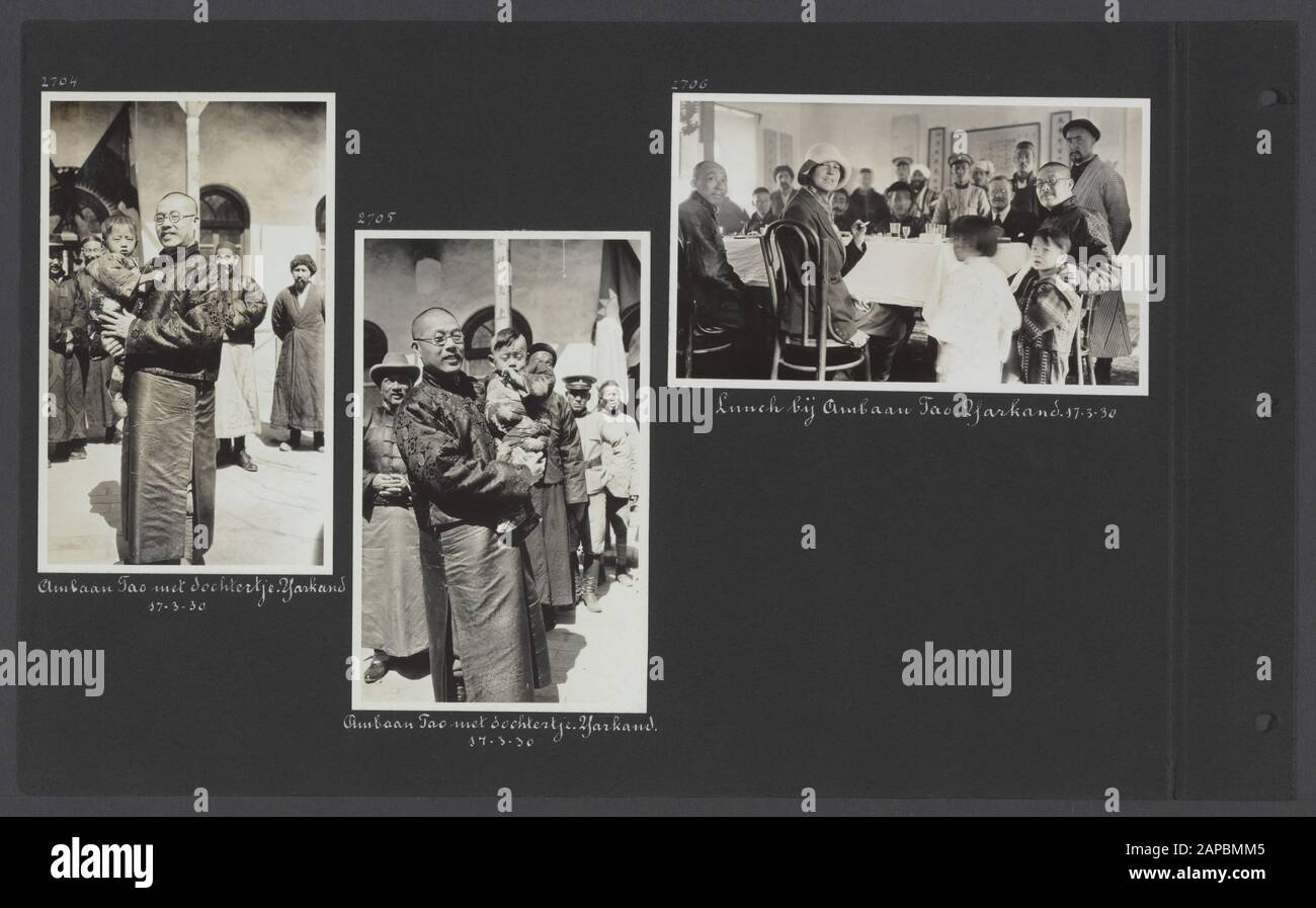 PhotoAlbum Fisherman: Third Karakoru Expedition, 1929-1930 Descrizione: Album Sheet with three photos. A sinistra e al centro: Ambaan Tao con sua figlia; a destra: La compagnia che visita Ambaan Tao (a destra) a Yarkand. Front Jenny Visser-Hooft; dietro il tavolo il console-generale inglese Williamson Data: 1930/03/17 luogo: Cina, Yarkand Parole Chiave: Dignitari, bambini, pasti, Personale militare: Visser-Hooft, Jenny, Williamson, [...] Foto Stock