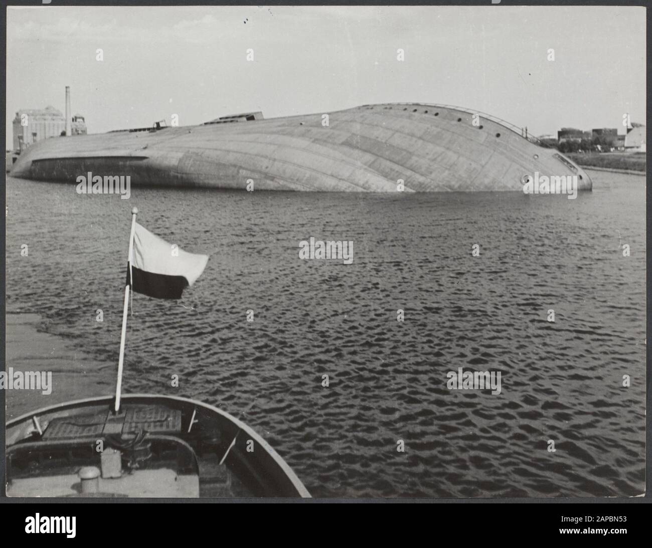 Devastazioni Paesi Bassi 1941/1945 Descrizione: Il Porto Di Amsterdam. Attività di risultato comandi di distruzione tedeschi. Una delle navi affondate nel canale del Mare del Nord e gli ingressi ai vari porti Annotazione: Vedi 900-2999 Ubicazione: Paesi Bassi Parole Chiave: Guerra, guerre Foto Stock