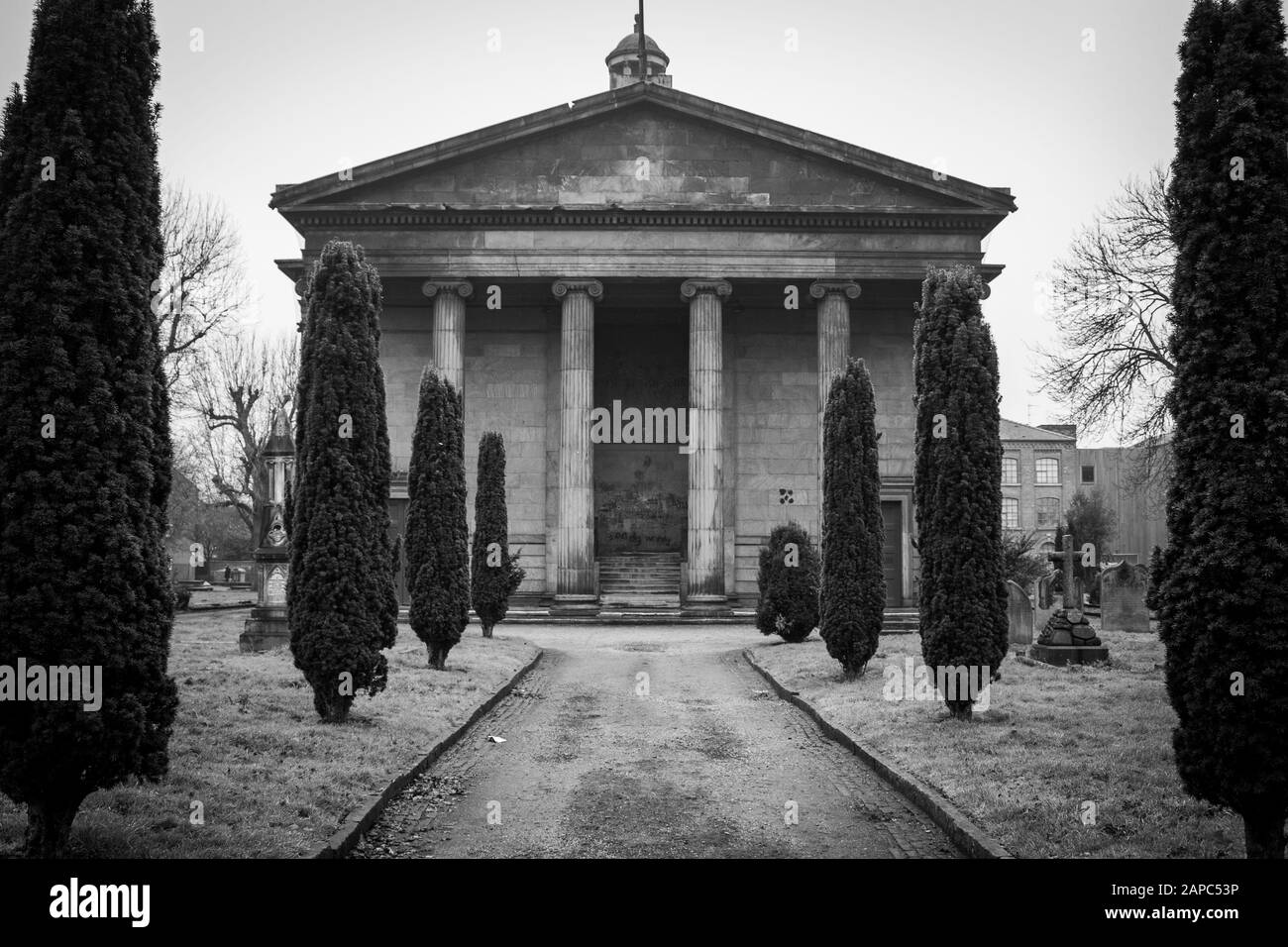 Chiesa/Tempio E Angeli Piangenti Foto Stock