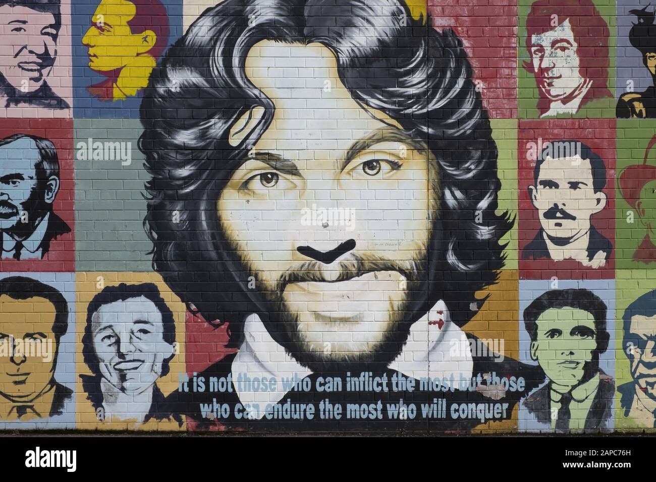 Murales cattolici (repubblicani) intorno al distretto di Falls Road di Belfast, Irlanda del Nord Foto Stock