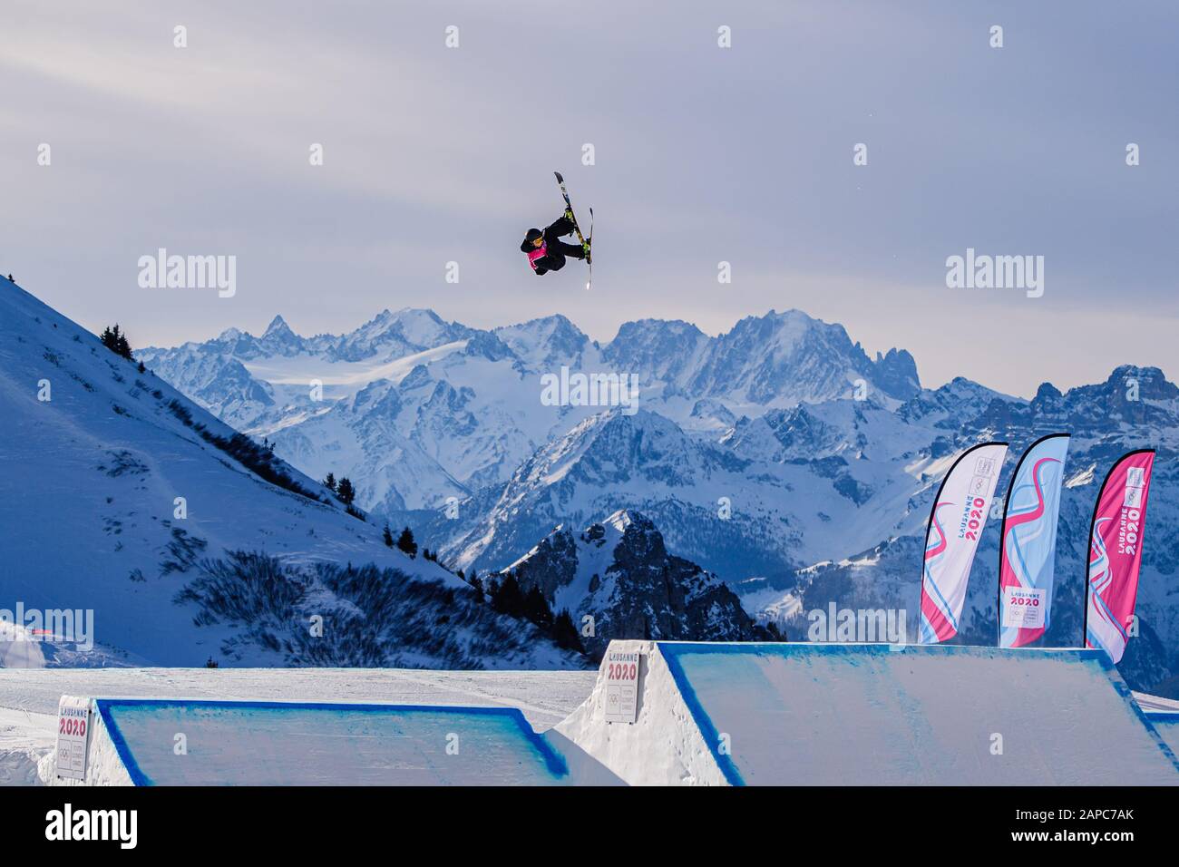 LOSANNA, SVIZZERA. 22th, gennaio 2020. Harrington Luca (NZL) compete nel Freestyle Skiing: Gare Freeski Big Air maschili durante i Giochi Olimpici giovanili di Losanna 2020 a Leysin Park & Pipe mercoledì 22 gennaio 2020. LOSANNA, SVIZZERA. Credito: Taka G Wu/Alamy Live News Foto Stock