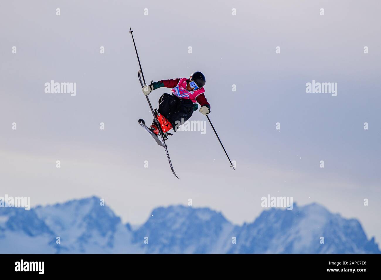 LOSANNA, SVIZZERA. 22th, gennaio 2020. Gomis Kaditane (fra) compete nel Freestyle Skiing: Gare Freeski Big Air maschili durante i Giochi Olimpici Giovanili di Losanna 2020 a Leysin Park & Pipe mercoledì 22 gennaio 2020. LOSANNA, SVIZZERA. Credito: Taka G Wu/Alamy Live News Foto Stock