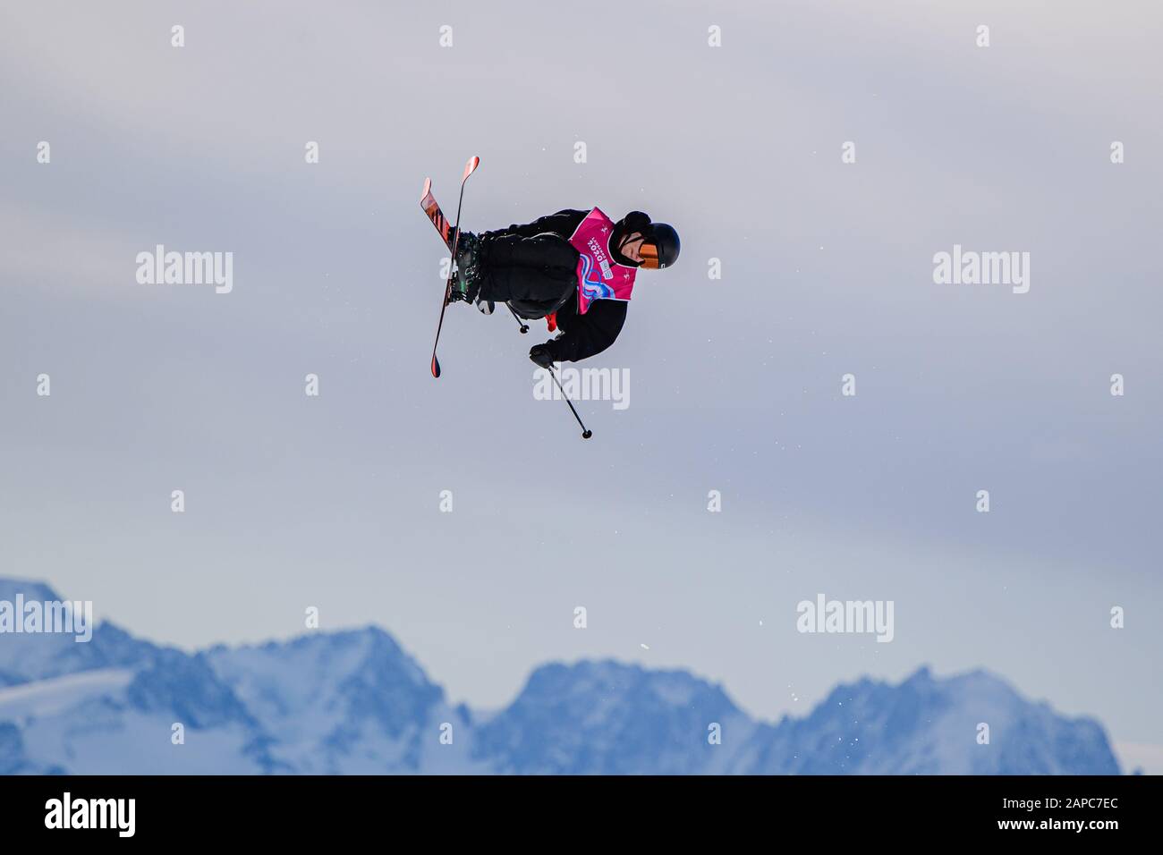 LOSANNA, SVIZZERA. 22th, gennaio 2020. Ciompi Fantin (sui) compete nel Freestyle Sci: Uomini Freeski Big Air concorsi durante i Giochi Olimpici Giovanili di Losanna 2020 a Leysin Park & Pipe mercoledì 22 gennaio 2020. LOSANNA, SVIZZERA. Credito: Taka G Wu/Alamy Live News Foto Stock