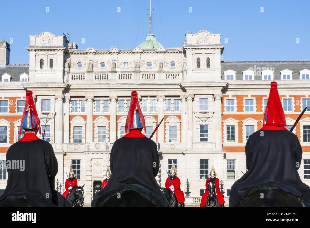 Soldati della Guardia di vita della Regina alla cerimonia Del Cambio della Guardia a Londra Foto Stock