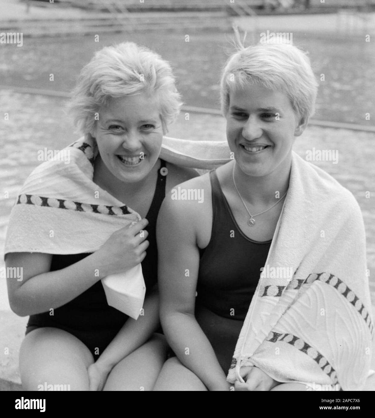 Aatie Bond (a sinistra) e Lenie de Nijs; Foto Stock