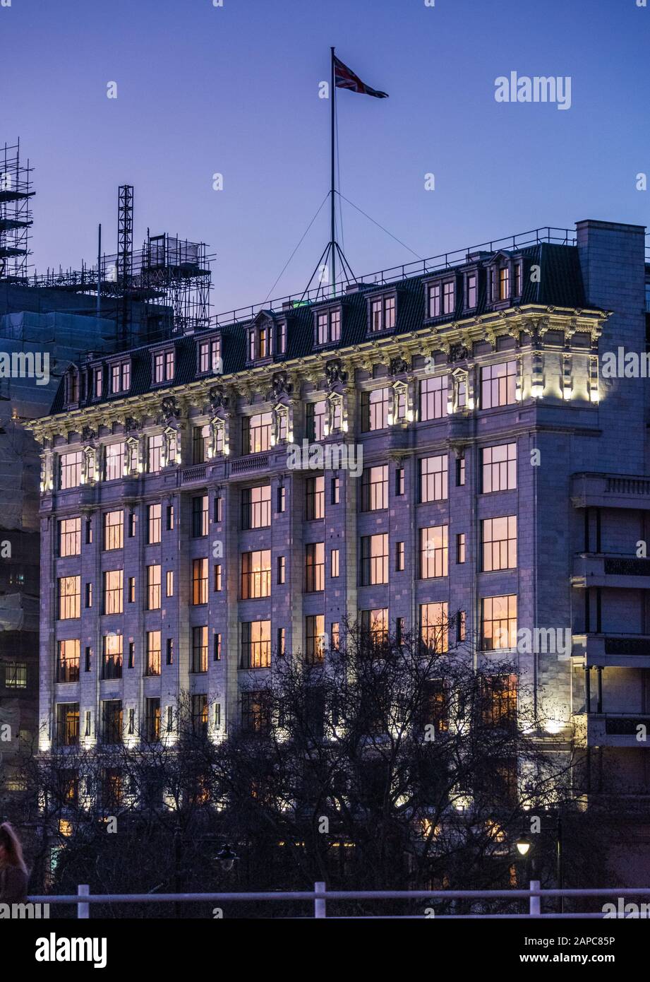 Savoy Hotel London - Riverside elevazione del lussuoso Savoy Hotel London, aperto nel 1889. Architetto Thomas Edward Collcutt Foto Stock