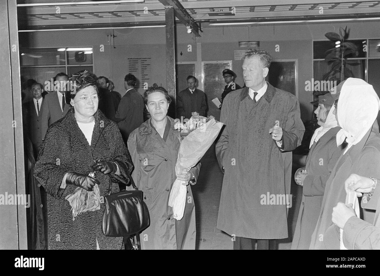 Delegazione degli arrivi Soviet supremo a Schiphol Data: 27 giugno 1966 Parole Chiave: Aeroporti, arrivi, delegazioni Foto Stock