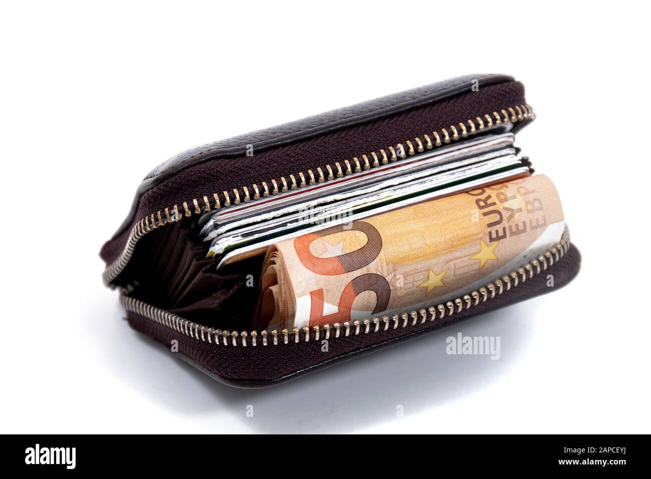 portafoglio pieno di euro denaro isolato su uno sfondo bianco Foto stock -  Alamy