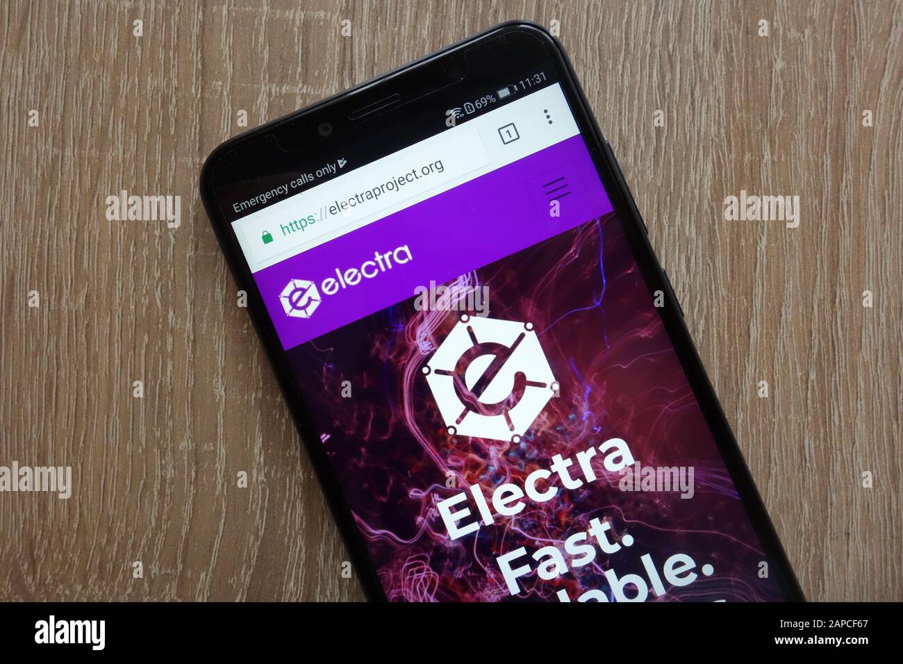 Sito Web di criptovaluta Electra (ECA) visualizzato su uno smartphone moderno Foto Stock