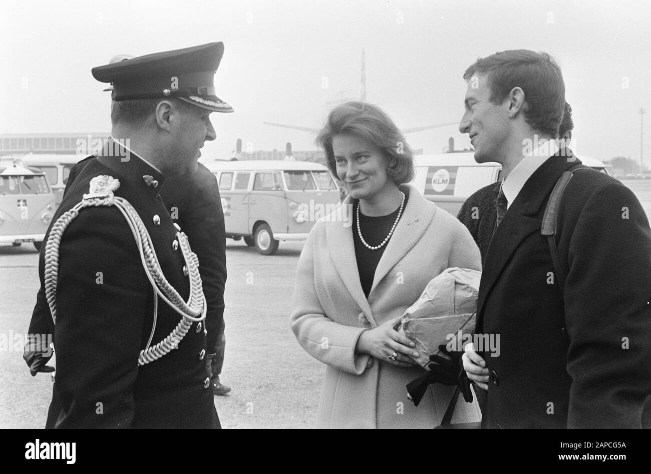 Arrivo principe Friedrich Wilhelm von Preussen a Schiphol, con la sua sorella principessa Kira Data: 8 marzo 1966 Località: Noord-Holland, Schiphol Parole Chiave: Arrivi, principesse, princessi, aeroporti, case reali Nome personale: Friedrich Wilhelm, Principe di Prussia, Kira, Principessa di Prussia Foto Stock