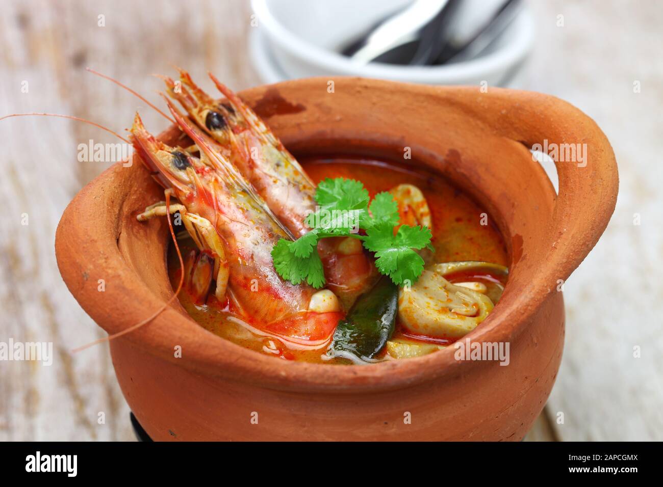 tom yum kung nam khon, cucina tailandese con zuppa calda e acida Foto Stock