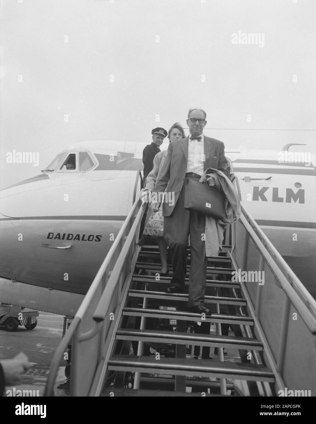 Arrivo Segretario Generale Dell'Organizzazione Internazionale Dell'Aviazione Civile Carl Ljunberg A Schiphol Data: 5 Agosto 1958 Luogo: Noord-Holland, Schiphol Parole Chiave: Arrivo Foto Stock